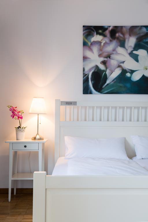 Nonstop Hotel Augsburg - Ubernacht - Hostelhotelhome Room photo